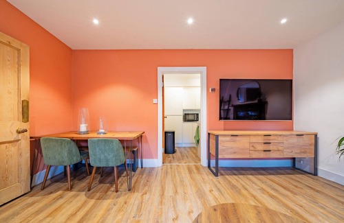 St. Mark's Apartment | Charming & Spacious 2-bed flat Near River Thames