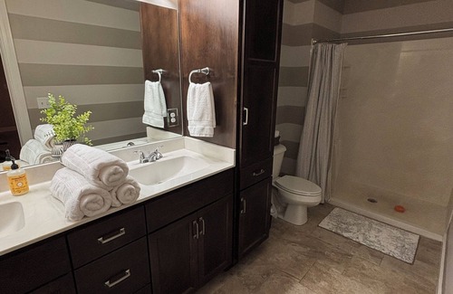 Crestwood House | Charming, spacious, 2-bedroom townhome just 15 minutes from Louisville!