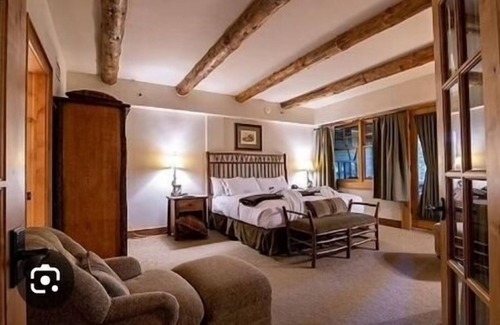 Lake Placid Cabin | Charming spacious 2-bedroom lodge in peaceful Lake Placid with WiFi and Spa