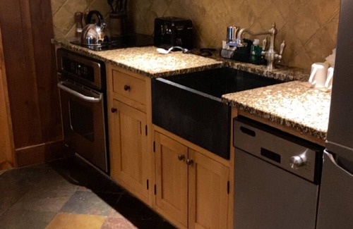 Lake Placid Cabin | Charming spacious 2-bedroom lodge in peaceful Lake Placid with WiFi and Spa