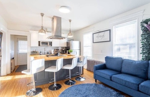 Fairfield Apartment | Charming &Spacious 3BD, 1BA, Fam-Friendly-Yard&Porch