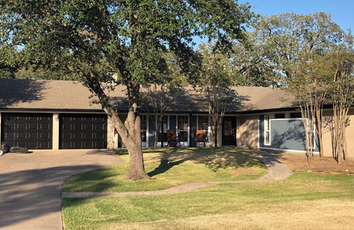 College Station House | Charming Spacious 4-bedroom house with AC and WiFi in Bryan near Kyle Field