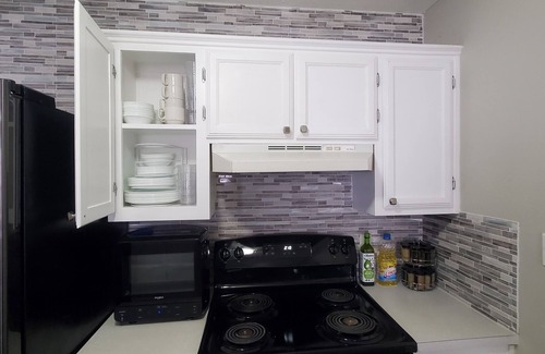 Brownsville House | Charming & Spacious 4-bedroom homr with AC, WiFi, Lots of Parking in Brownsville