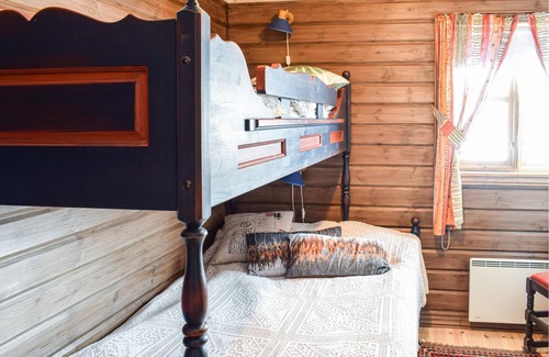 Etnedal House | Charming, spacious log cottage with sauna, fireplace and mountain view.