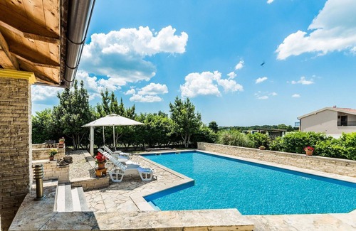Lovinac Villa | Charming spacious villa Ana with private pool