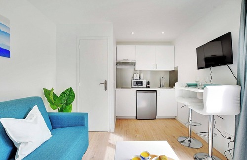 Le Kremlin-Bicetre Apartment | Charming Studio - 2P- Le Kremlin-Bicêtre