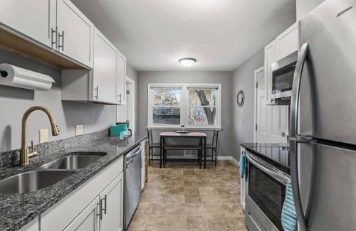 St. Paul House | Charming St. Paul 4 Bedroom Home