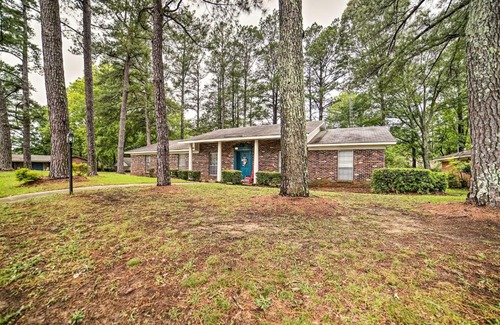 Starkville House | Charming Starkville House with Yard - 2 Mi to MSU!