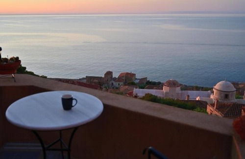 Monemvasia Apartment | Charming Stay with Stunning Views -MARE – MonoLithos Inn