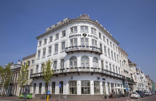 Edelstenenbuurt Apartment | Charming Stay with Onsite Dining Near Coastal Trails and Town Squares! Breakfast