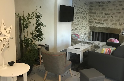 Vic-le-Comte Apartment | Charming stone cottage in the heart of vic le comte