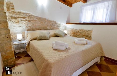 Krizine House | Charming stone cottage by the sea
