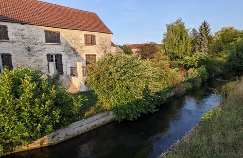 Gye-sur-Seine House | Charming stone house along the Seine in the heart of the Champagne vineyards