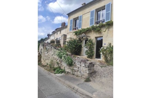 Pierrefonds House | Charming stone house