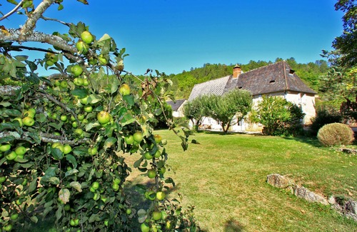 Coly House | Charming Stone House between Sarlat and Montignac Lascaux IV