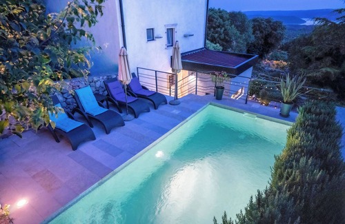 Brovinje House | Charming Stone House by the Sea – Designed for Relaxation & Romance