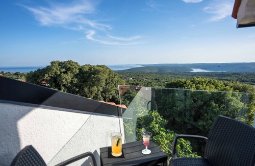 Brovinje House | Charming Stone House by the Sea – Designed for Relaxation & Romance