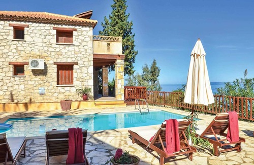 Xirokastello Villa | Charming stone villa, short drive to beach