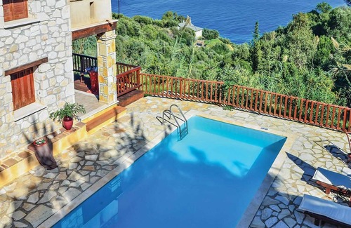 Xirokastello Villa | Charming stone villa, short drive to beach