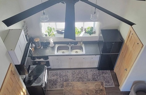 Jay Cottage | Charming Straw Bale Cottage Near Jay Peak – Cozy, Romantic, and Stylish Escape
