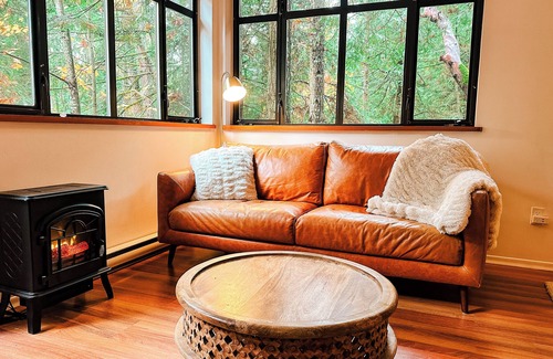 Vesuvius Cottage | Charming Studio Cottage on Salt Spring Island with WiFi