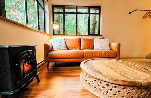 Vesuvius Cottage | Charming Studio Cottage on Salt Spring Island with WiFi