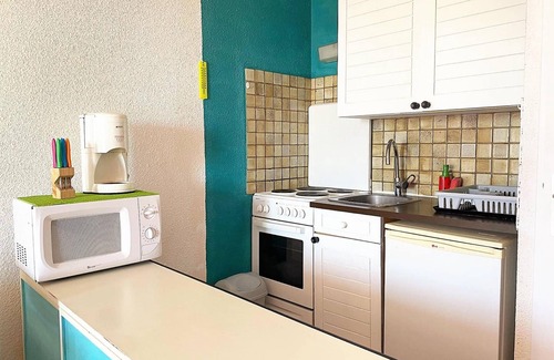 Le Lavandou Apartment | Charming Studio with Sea View, Terrace & Parking, Steps from Shops & Beach in Le Lavandou