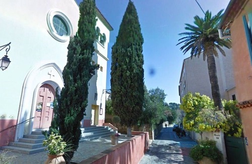 Le Lavandou Apartment | Charming Studio with Sea View, Terrace & Parking, Steps from Shops & Beach in Le Lavandou