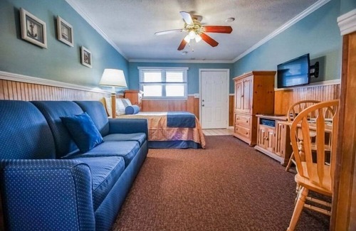 Block Island Apartment | Charming Studio in Island Manor Resort