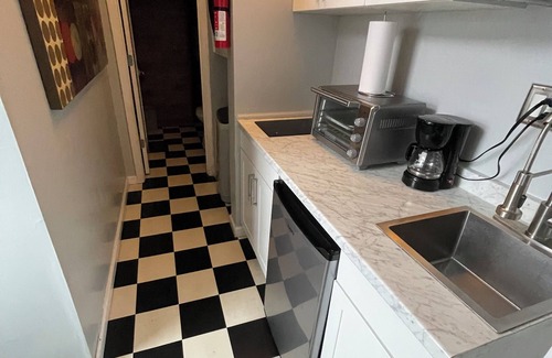 Hopkinsville Apartment | Charming Studio apartment in fabulous Hopkinsville with WiFi, AC