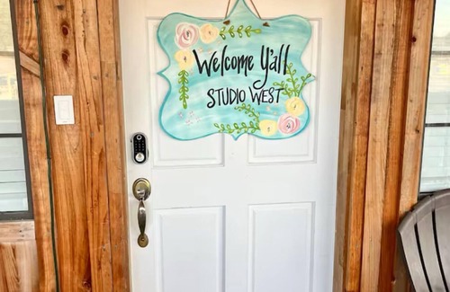 Lexington Apartment | Charming Studio Apartment