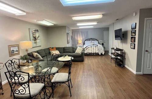 Lexington Apartment | Charming Studio Apartment