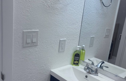 Seffner Community Alliance Apartment | Charming studio apartment with AC, WiFi in lovely Brandon