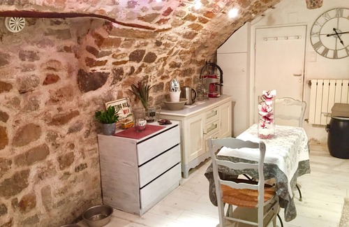 Peynier Apartment | Charming studio at the foot of the Sainte Victoire and close to Aix En Provence