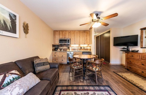 Truckee Condo | Charming Studio Deluxe w/kitchen #215 at Donner Lake Village