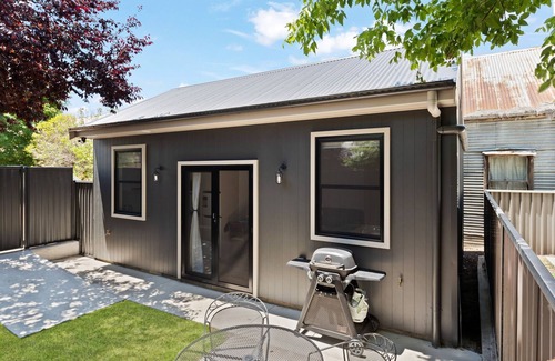 Bathurst Apartment | Charming Studio for Two in the Heart of Bathurst