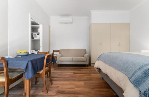 Bathurst Apartment | Charming Studio for Two in the Heart of Bathurst
