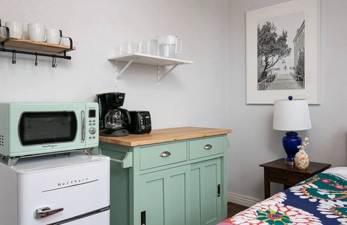 Westlake Apartment | Charming Studio for Two! Minutes Away from DTLA!