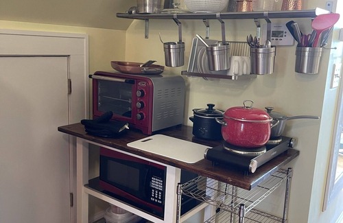 Dallas Apartment | Charming studio garage apartment near Gastonia