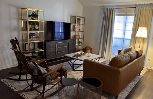 Columbus Apartment | Charming Studio Getaway in the Heart of Historic Columbus