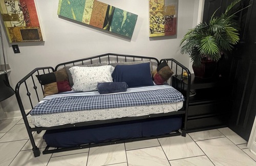 West Philadelphia Apartment | Charming studio great location parking & central air. Daybed converts to double.