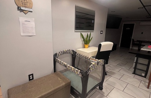 West Philadelphia Apartment | Charming studio great location parking & central air. Daybed converts to double.