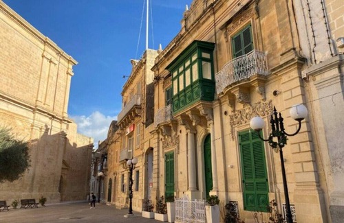 Ħal Bisbut Apartment | Charming Studio home in Malta's Southern Heart