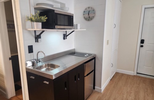 Bangor Apartment | Charming studio in Bangor Maine on Broadway park.