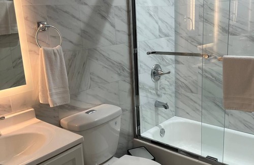 Queens Apartment | Charming studio in brilliant Queens with AC, WiFi