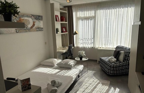 Ilot Sacre Apartment | Charming Studio in Central Brussels - Walk Everywhere!