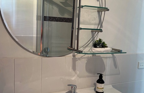 Bimbimbie Apartment | Charming studio in enchanting Bimbimbie with WiFi heated in ground swimming pool