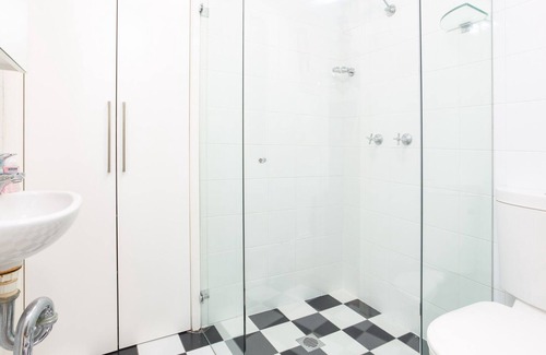 Petersham Apartment | Charming Studio in Quiet Area near Market & Park