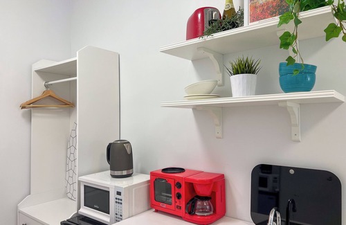 Queens Apartment | Charming studio in wonderful Queens with AC, WiFi