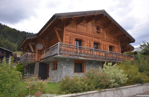 Les Gets Apartment | Charming Studio Near Village Center, 150m from Slopes, Balcony, Pet-Friendly